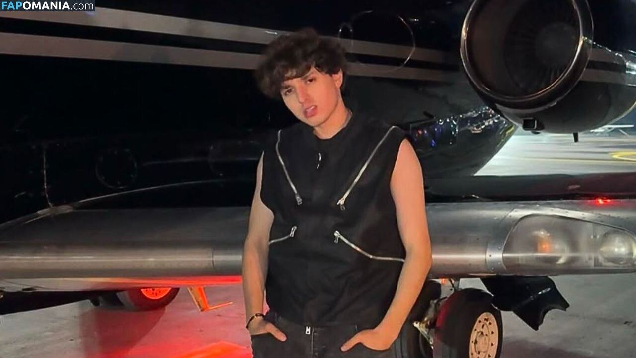 Gabito Ballesteros Nahý OnlyFans  Uniklá fotka #3