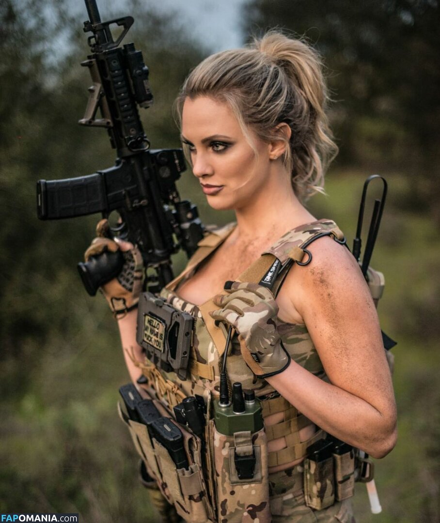 Firearms / Girls With Guns / mia.nicole.23 / wifi_diaries Nahý OnlyFans  Uniklá fotka #200