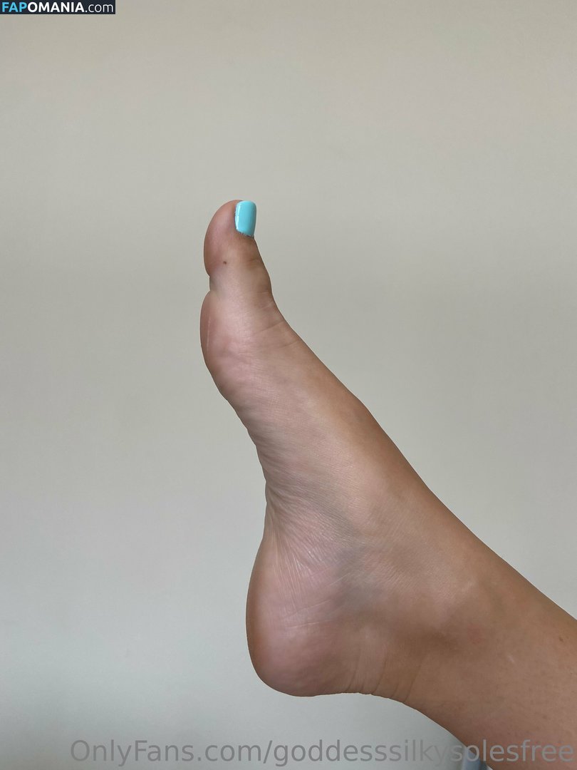 goddesssilkysolesfree / theeepursuitofselflove Nahý OnlyFans  Uniklá fotka #1