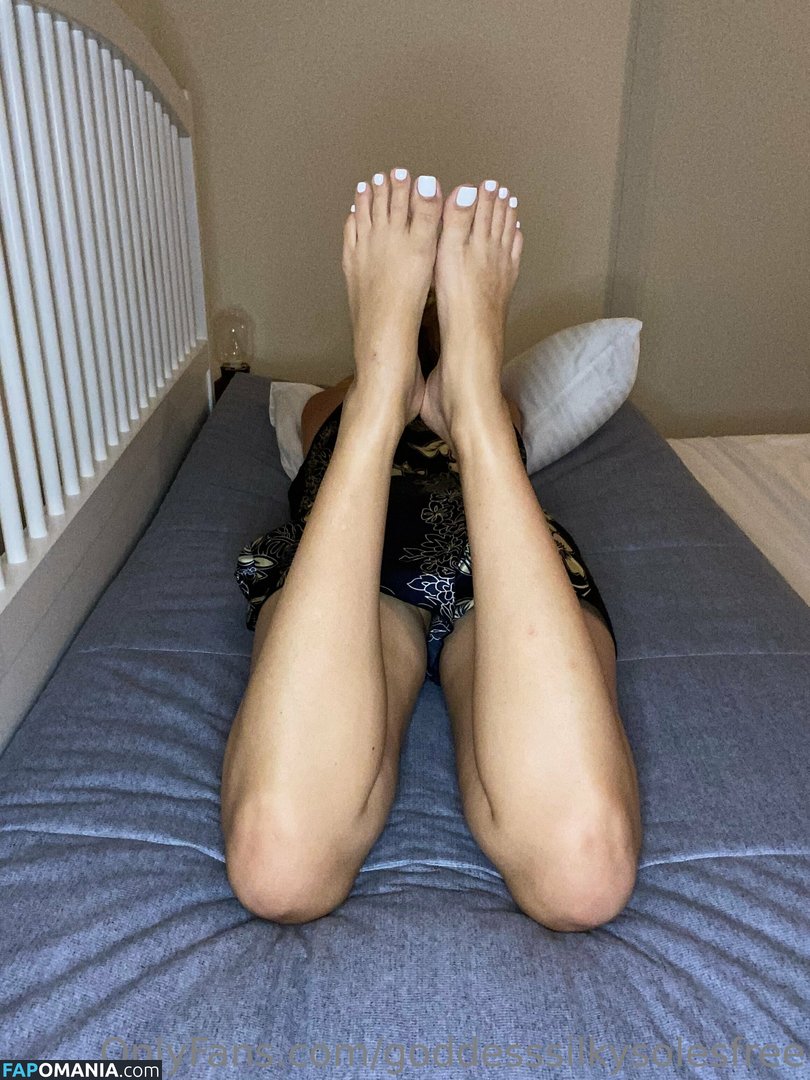 goddesssilkysolesfree / theeepursuitofselflove Nahý OnlyFans  Uniklá fotka #23