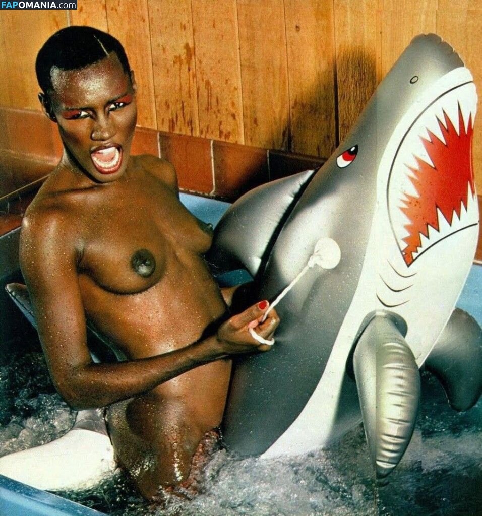 Grace Jones / gracejonesofficial / https: Nahý OnlyFans  Uniklá fotka #3