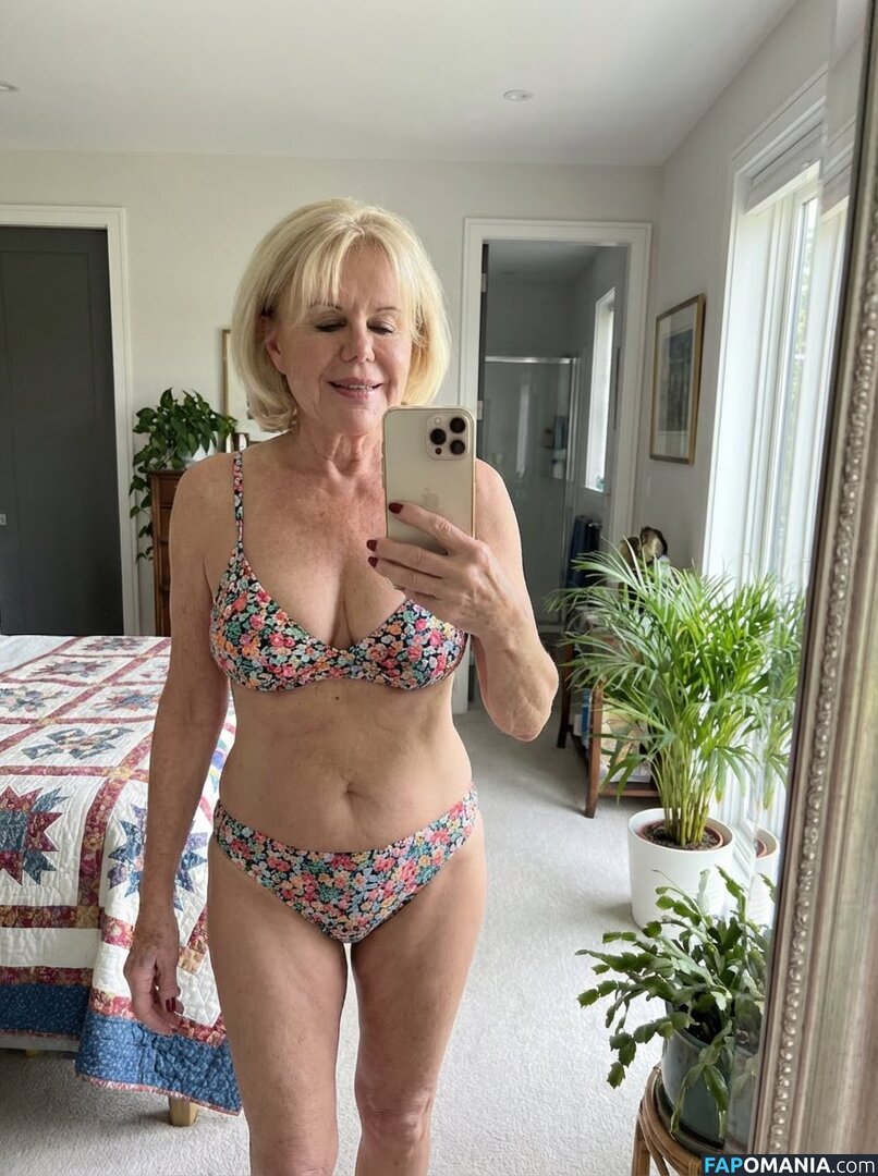 GrannyKatheryn / grandmakathryyn / grannykathryn / https: / yourgrannykat Nahý OnlyFans  Uniklá fotka #1