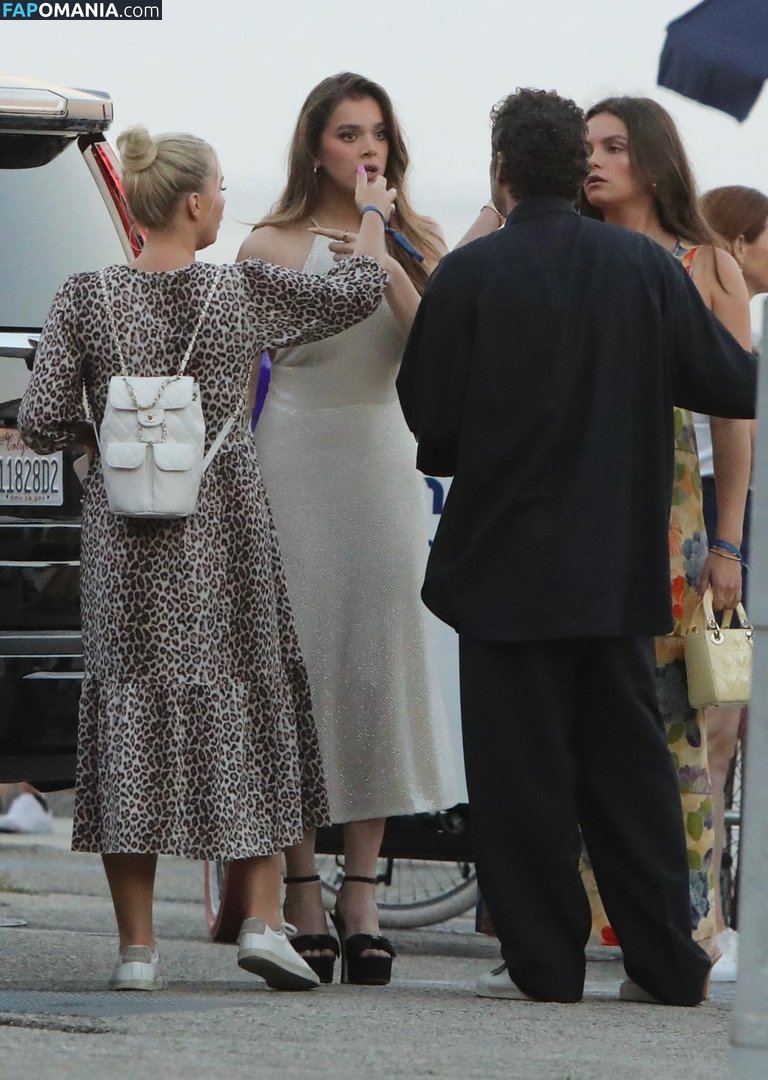 Hailee Steinfeld / haileesteinfeld / https: Nahý OnlyFans  Uniklá fotka #141