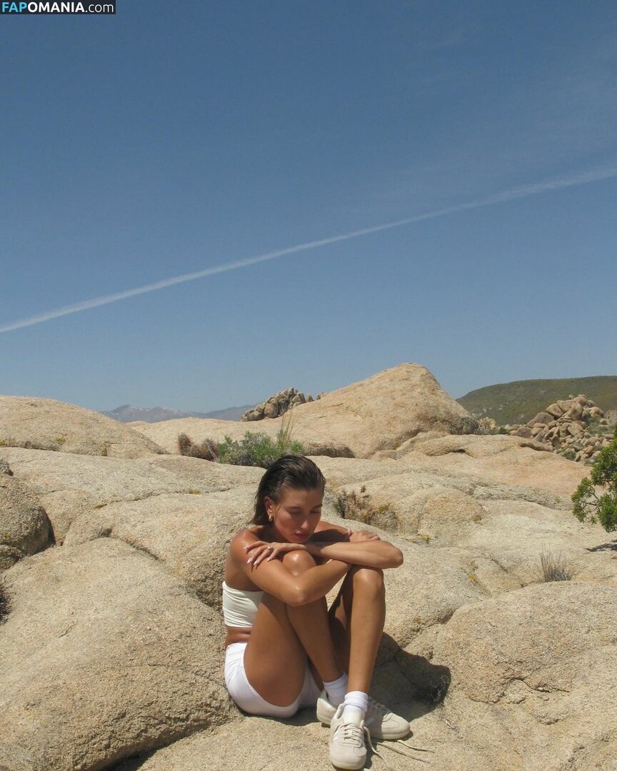 Hailey Baldwin Bieber / haileybieber Nahý OnlyFans  Uniklá fotka #10