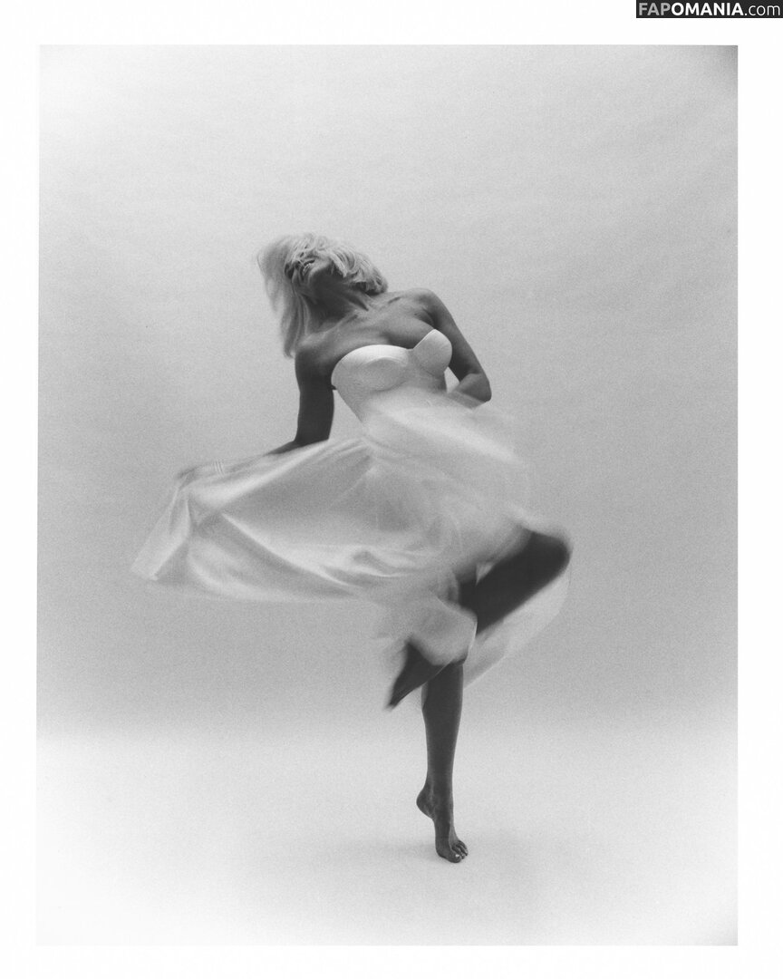Hannah Waddingham / hannah_waddingham Nahý OnlyFans  Uniklá fotka #3