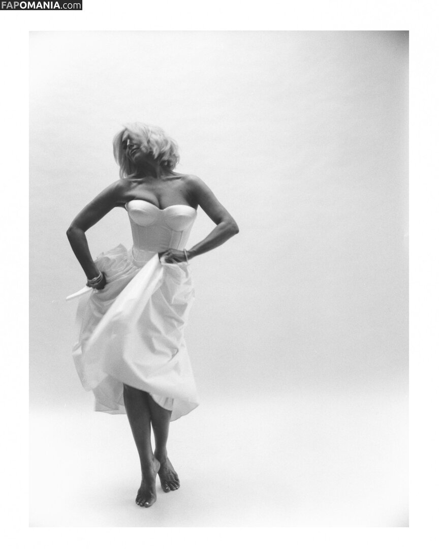 Hannah Waddingham / hannah_waddingham Nahý OnlyFans  Uniklá fotka #6