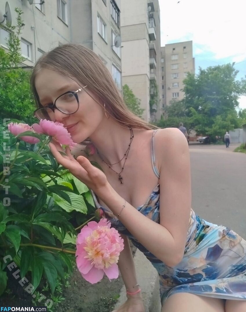 elen.meln / helen_meln777 / melena17_ElenMeln Nahý OnlyFans  Uniklá fotka #5