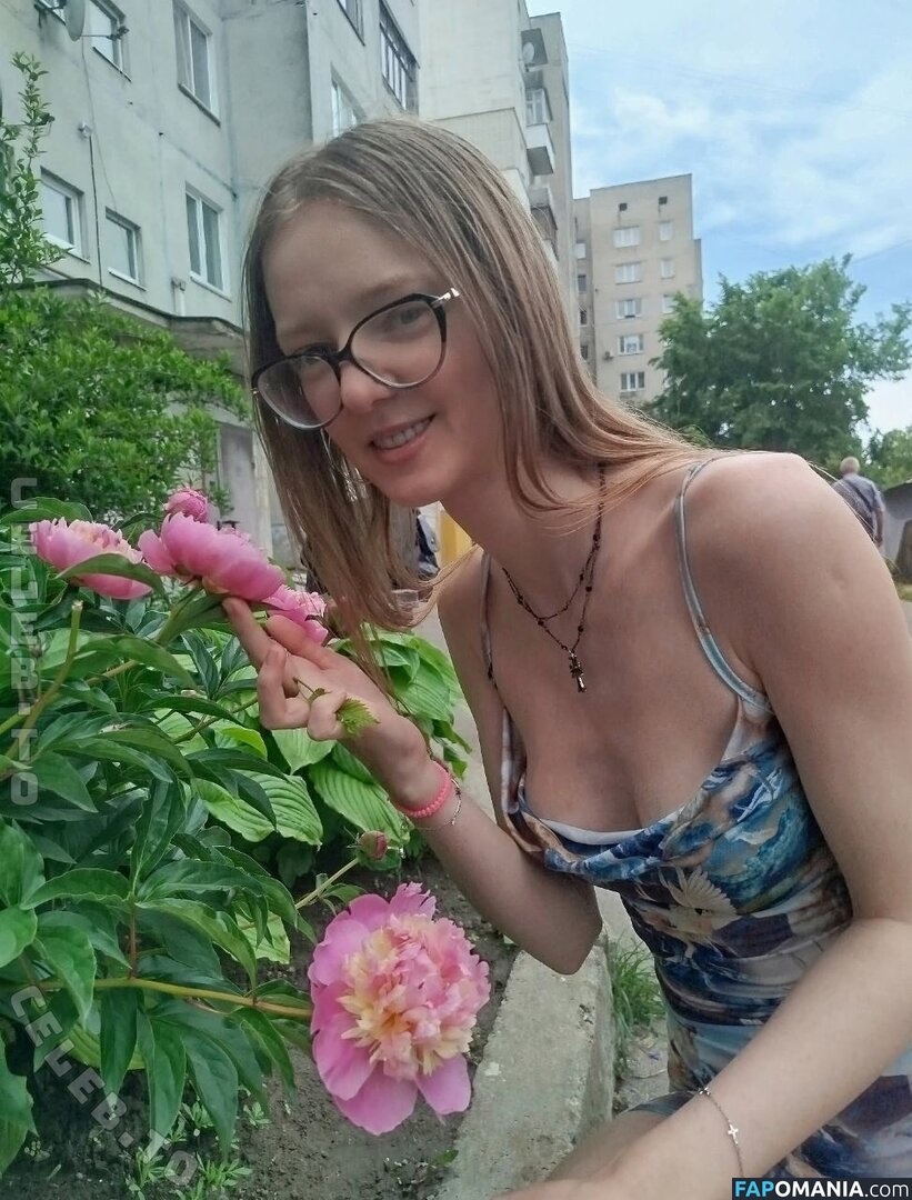 elen.meln / helen_meln777 / melena17_ElenMeln Nahý OnlyFans  Uniklá fotka #6