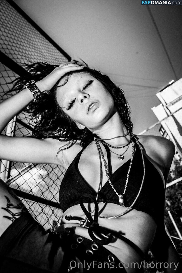 horrory Nahý OnlyFans  Uniklá fotka #17