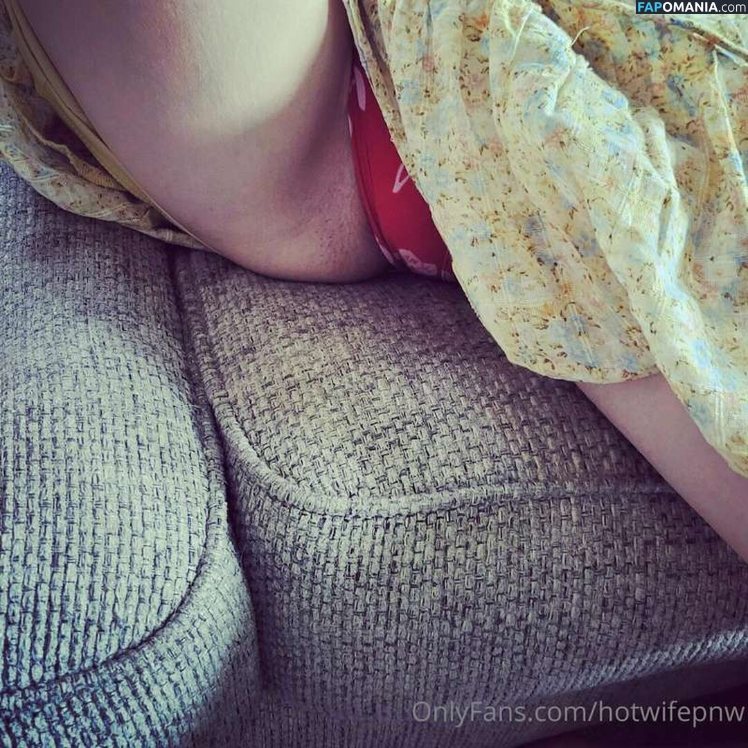 Hotwife J / hotwife_J / hotwifepnw / https: Nahý OnlyFans  Uniklá fotka #4