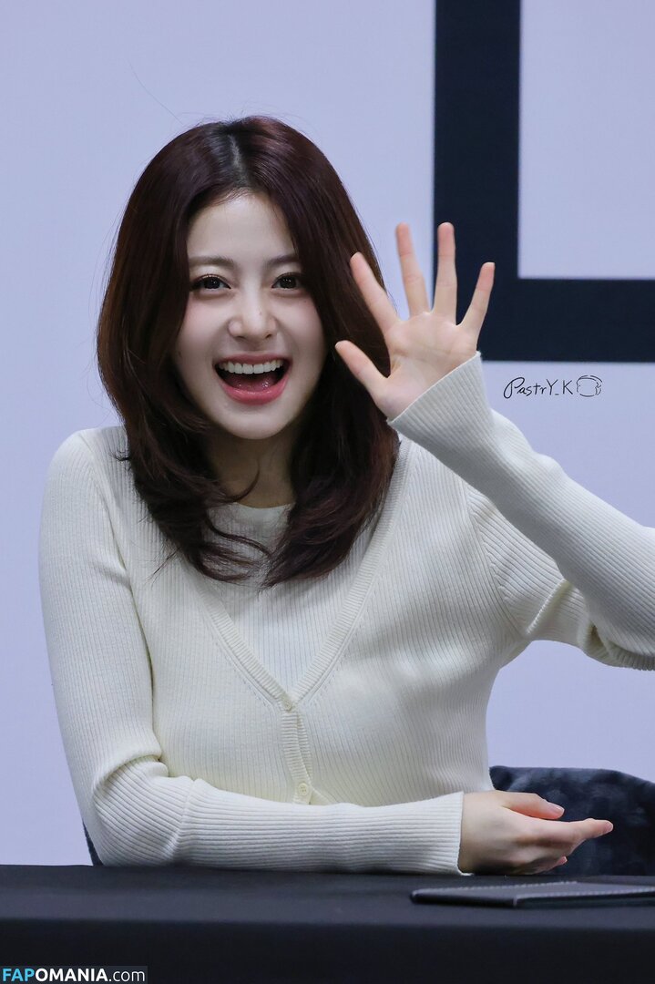 Huh Yunjin 허윤진 / LESSERAFIM / yunjin_lesserafims Nahý OnlyFans  Uniklá fotka #7