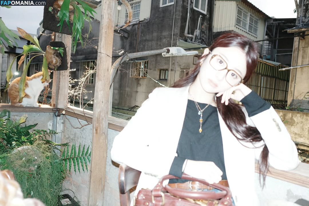 Huh Yunjin 허윤진 / LESSERAFIM / yunjin_lesserafims Nahý OnlyFans  Uniklá fotka #13