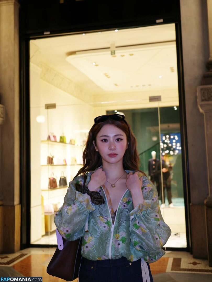 Huh Yunjin 허윤진 / LESSERAFIM / yunjin_lesserafims Nahý OnlyFans  Uniklá fotka #22
