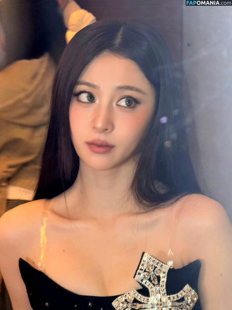 Huh Yunjin 허윤진 / LESSERAFIM / yunjin_lesserafims Nahý OnlyFans  Uniklá fotka #41