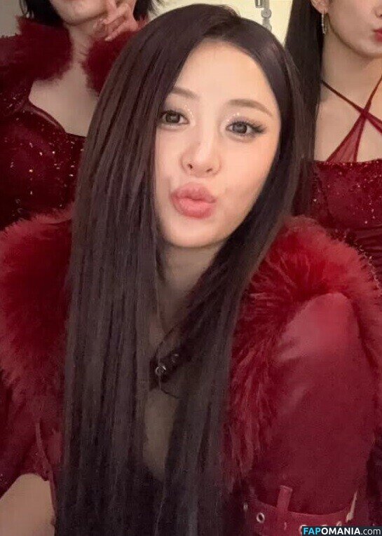 Huh Yunjin 허윤진 / LESSERAFIM / yunjin_lesserafims Nahý OnlyFans  Uniklá fotka #52