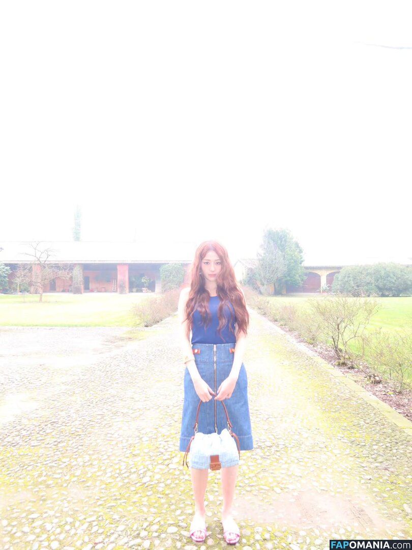 Huh Yunjin 허윤진 / LESSERAFIM / jenaissante Nahý OnlyFans  Uniklá fotka #87