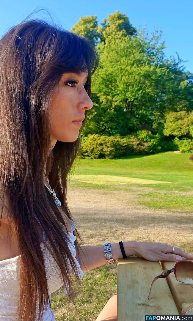 illeeria Nahý OnlyFans  Uniklá fotka #5