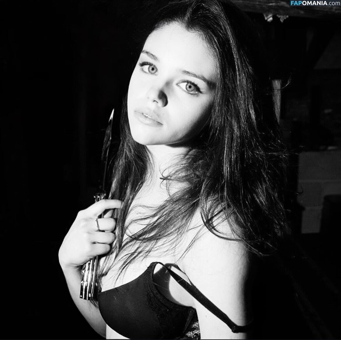 India Eisley / https: / indiaeisley Nahý OnlyFans  Uniklá fotka #2