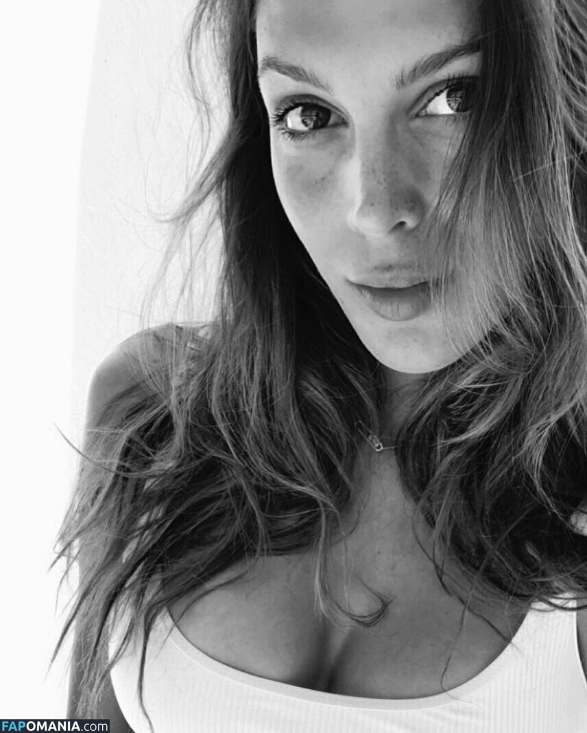 Iris Mittenaere / irismittenaere / summerxiris Nahý OnlyFans  Uniklá fotka #36