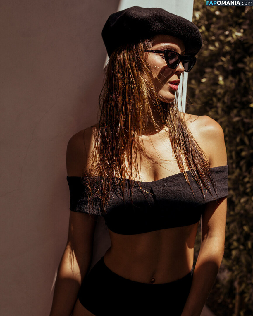 Iris Mittenaere / irismittenaere / summerxiris Nahý OnlyFans  Uniklá fotka #39