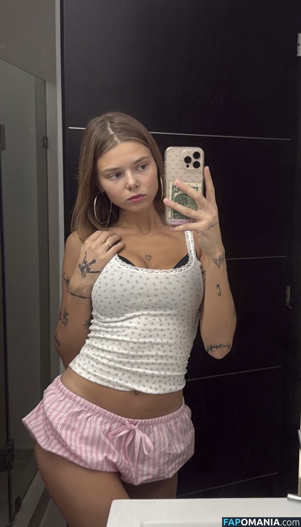 Ivasimmetria Nahý OnlyFans  Uniklá fotka #3