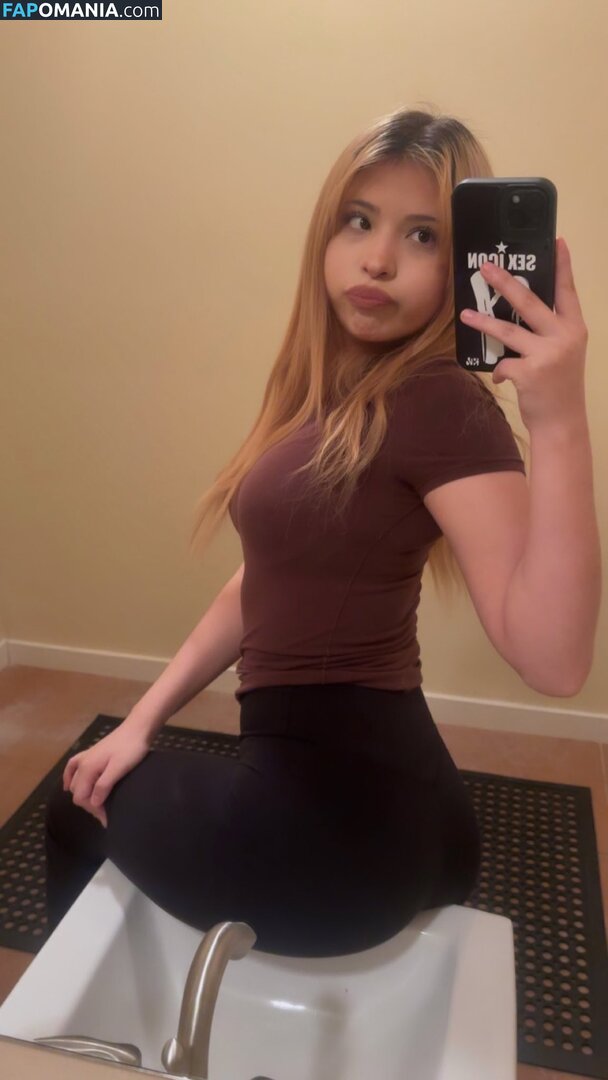 Izzy Rivas / imlizarey / izz1.r Nahý OnlyFans  Uniklá fotka #6