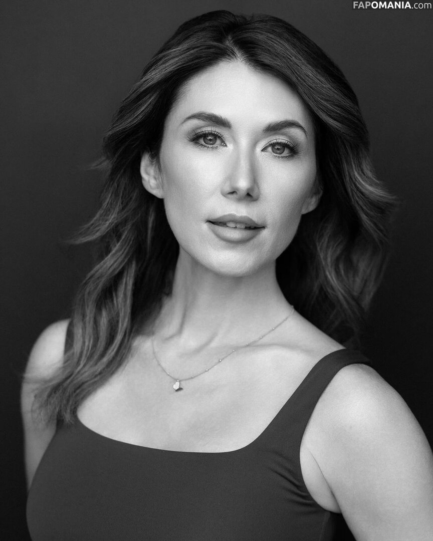 Jewel Staite / JewelStaite Nahý OnlyFans  Uniklá fotka #322