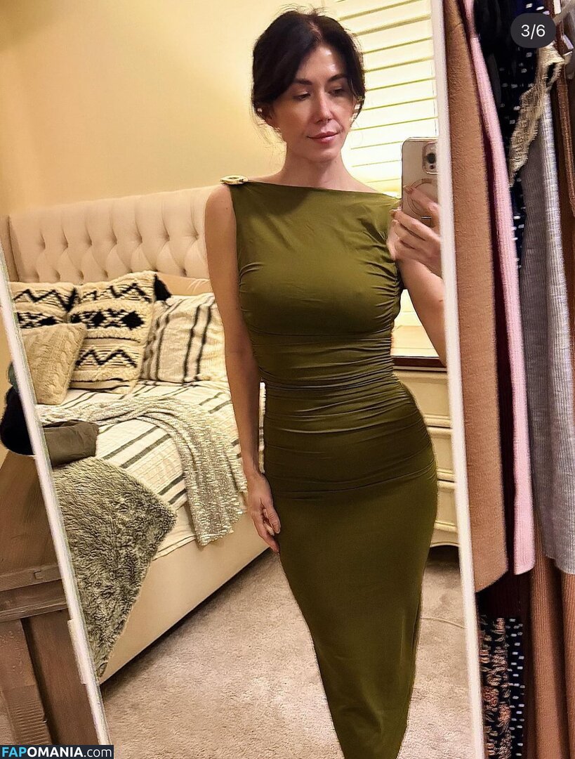 Jewel Staite / JewelStaite Nahý OnlyFans  Uniklá fotka #329