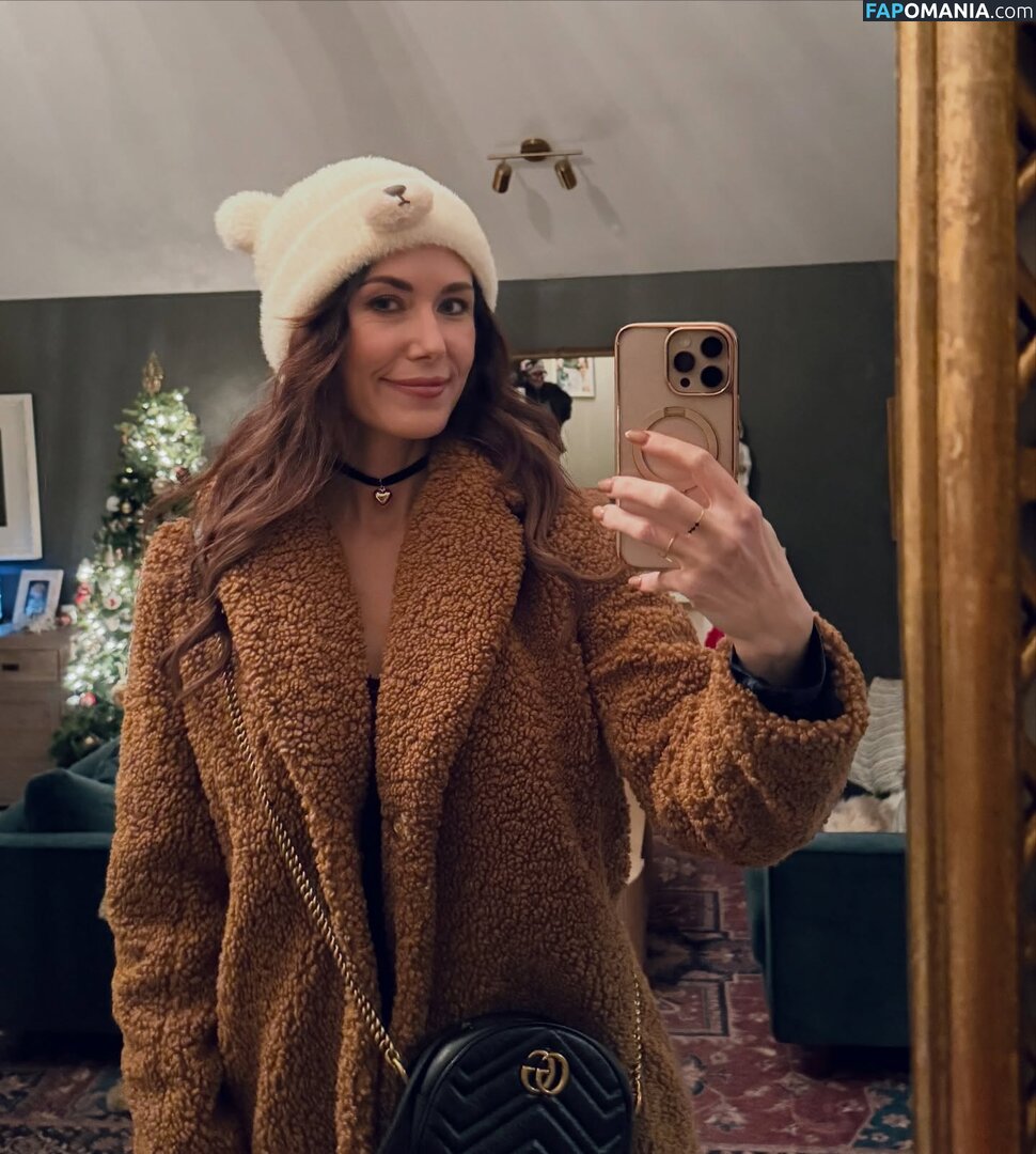 Jewel Staite / JewelStaite Nahý OnlyFans  Uniklá fotka #334