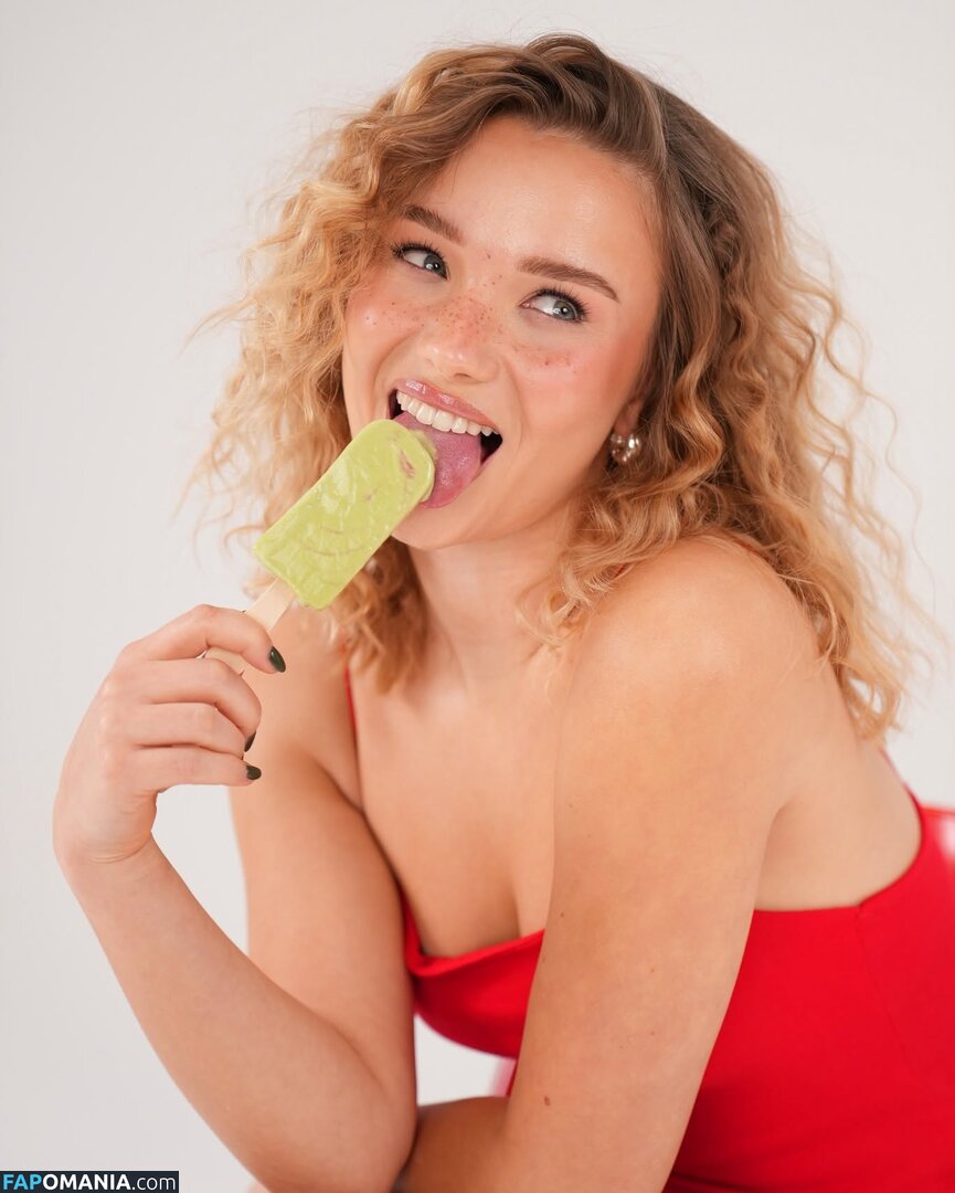 Julia Beautx / Julia Willecke / https: / juliabeautx Nahý OnlyFans  Uniklá fotka #3