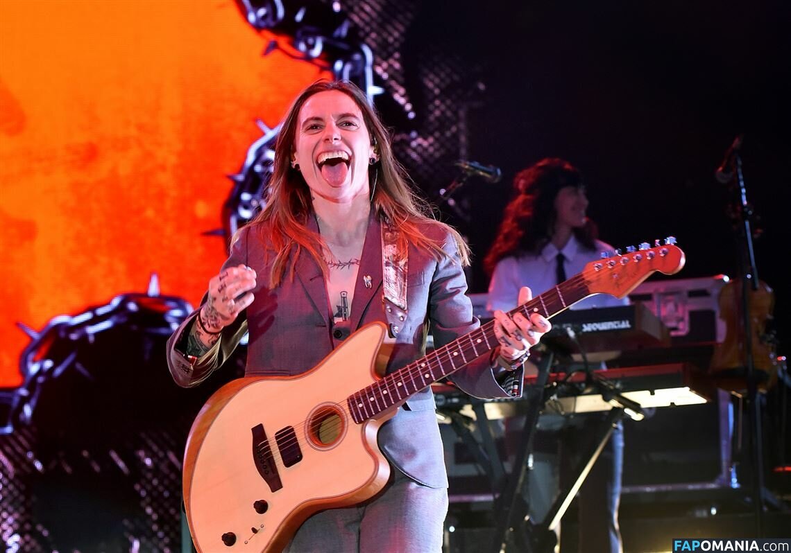 Julien Baker / julienrbaker Nahý OnlyFans  Uniklá fotka #14