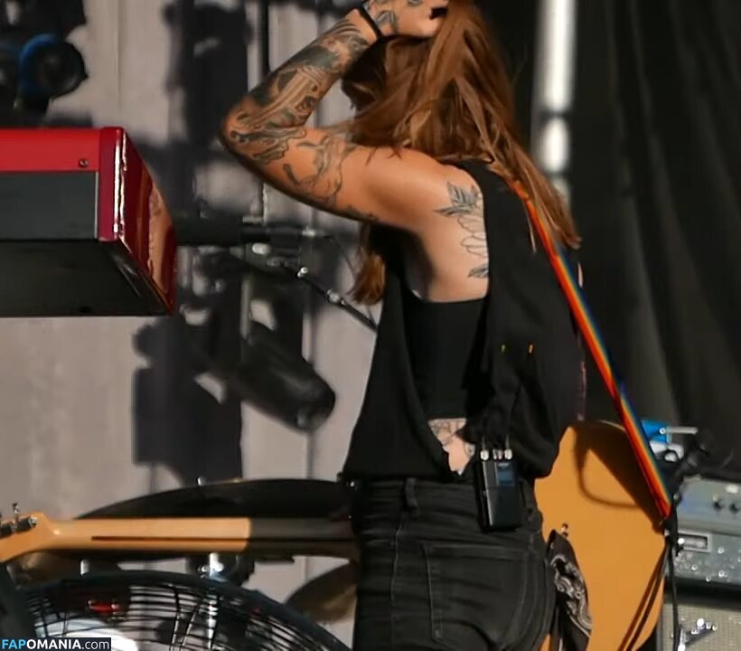 Julien Baker / julienrbaker Nahý OnlyFans  Uniklá fotka #17