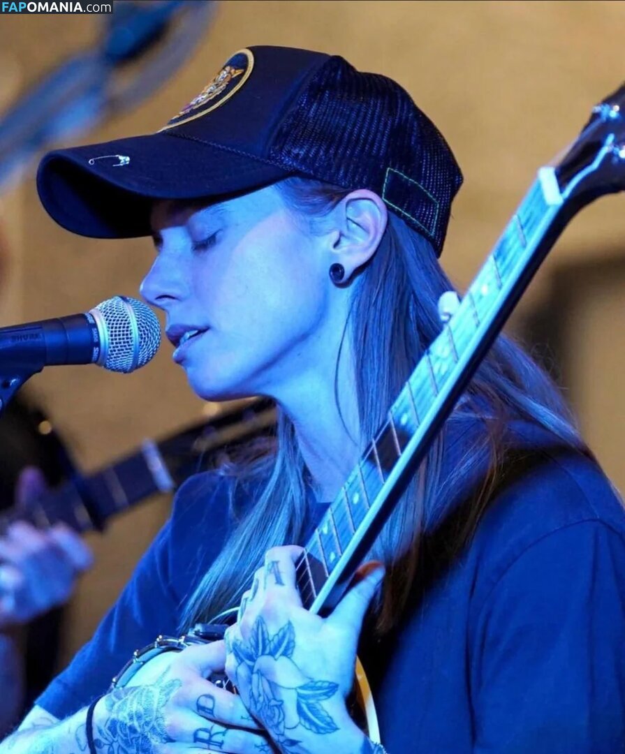 Julien Baker / julienrbaker Nahý OnlyFans  Uniklá fotka #23