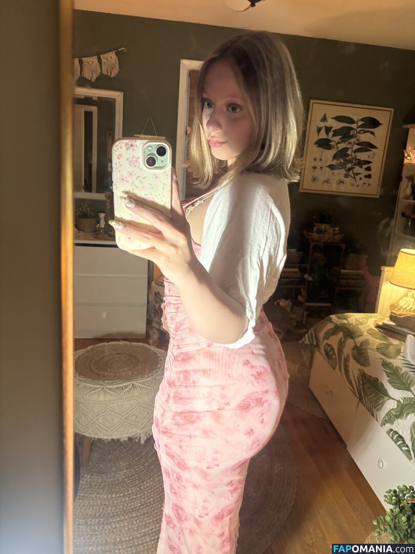 https: / juls.meow Nahý OnlyFans  Uniklá fotka #1