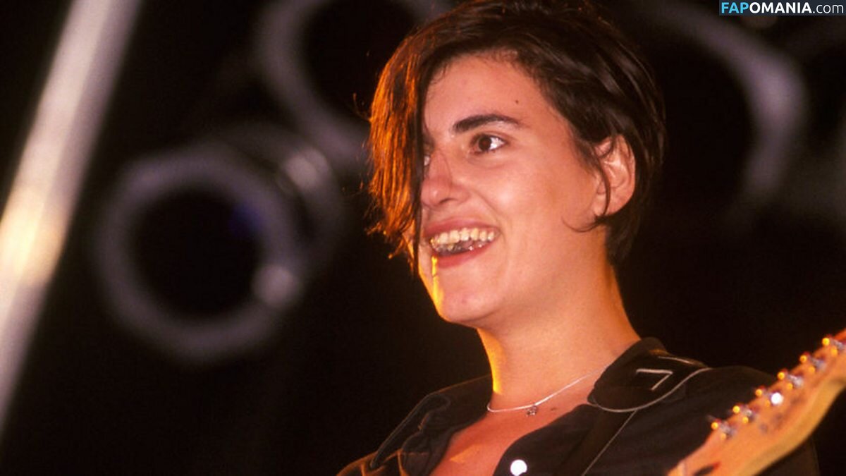 Justine Frischmann Nahý OnlyFans  Uniklá fotka #3