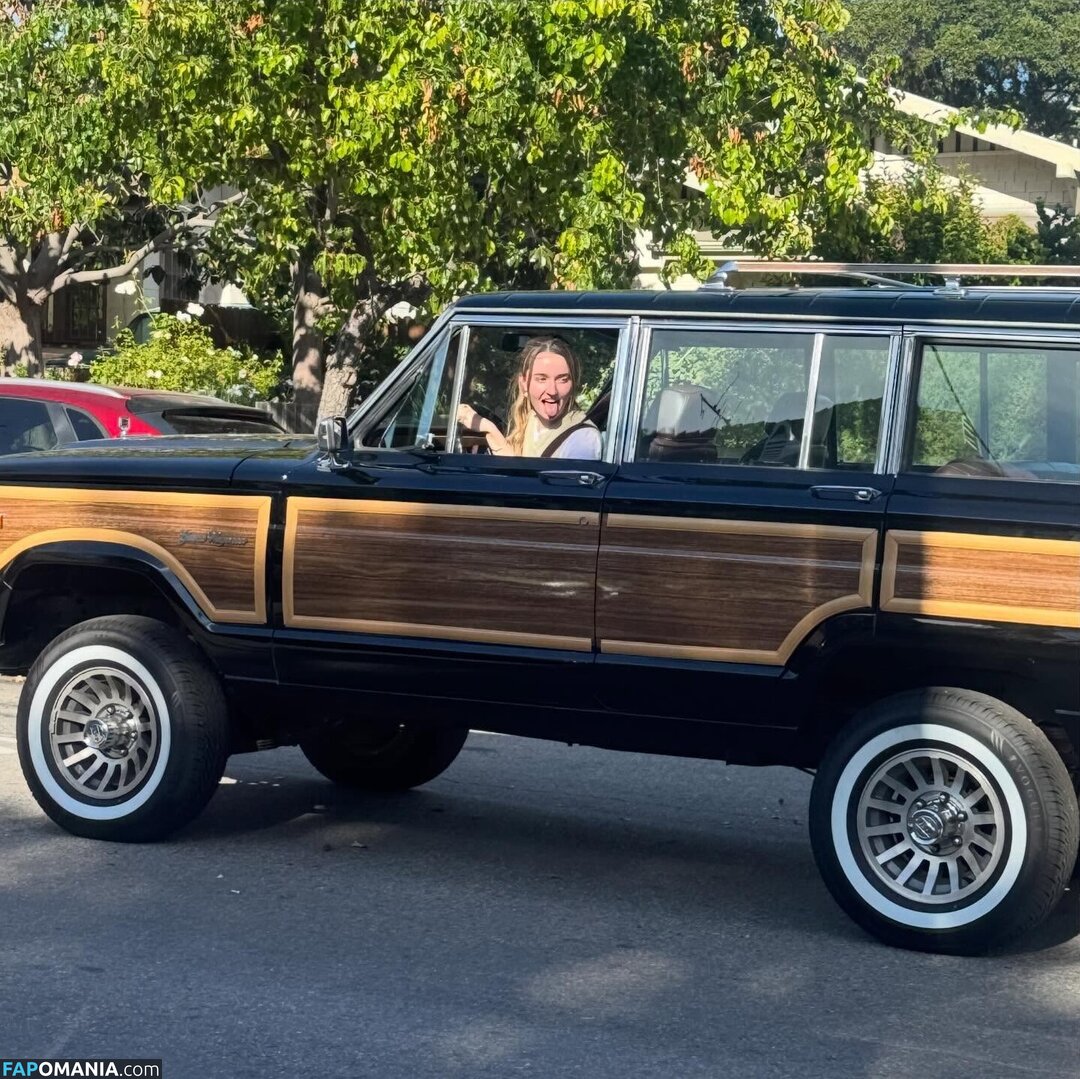 Kaitlyn Dever / KaitlynDever Nahý OnlyFans  Uniklá fotka #210