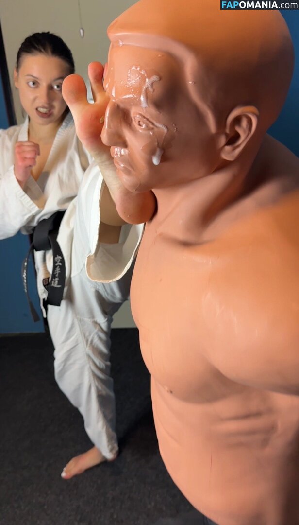 Karate Goddess Nahý OnlyFans  Uniklá fotka #6