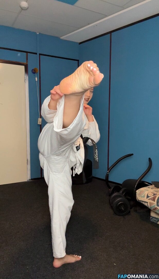 karategoddess Nahý OnlyFans  Uniklá fotka #2