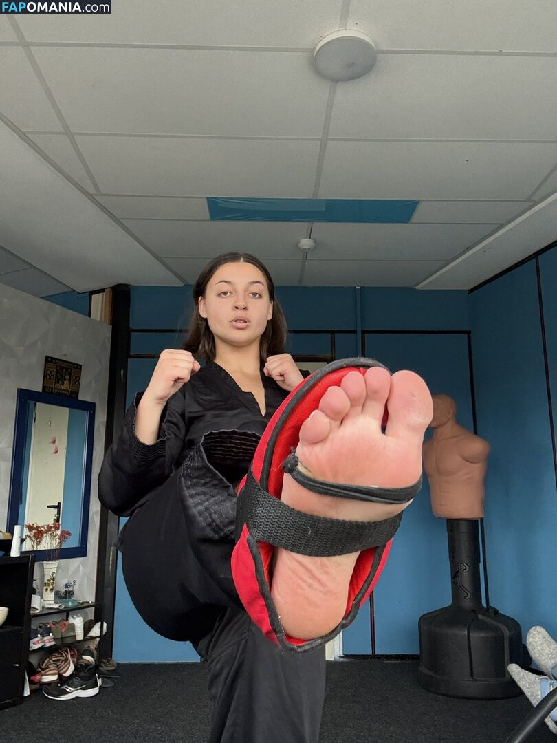 karategoddess Nahý OnlyFans  Uniklá fotka #3