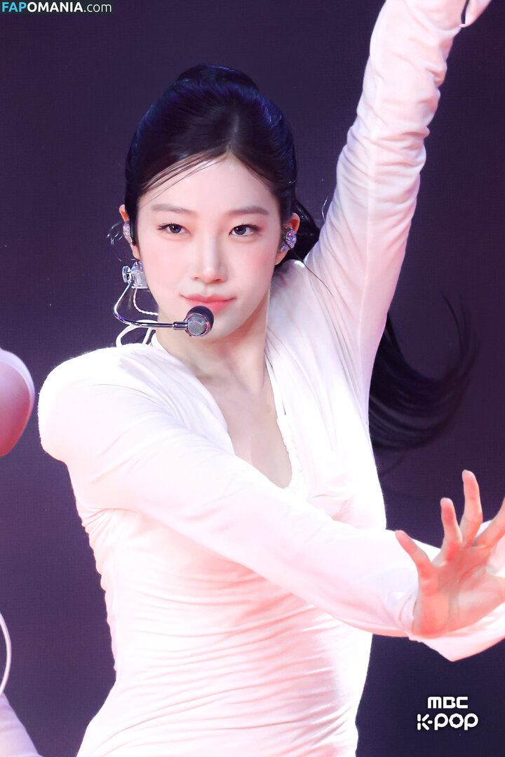 Kazuha Nakamura 中村 一葉 / LESSERAFIM / zuhazana Nahý OnlyFans  Uniklá fotka #36