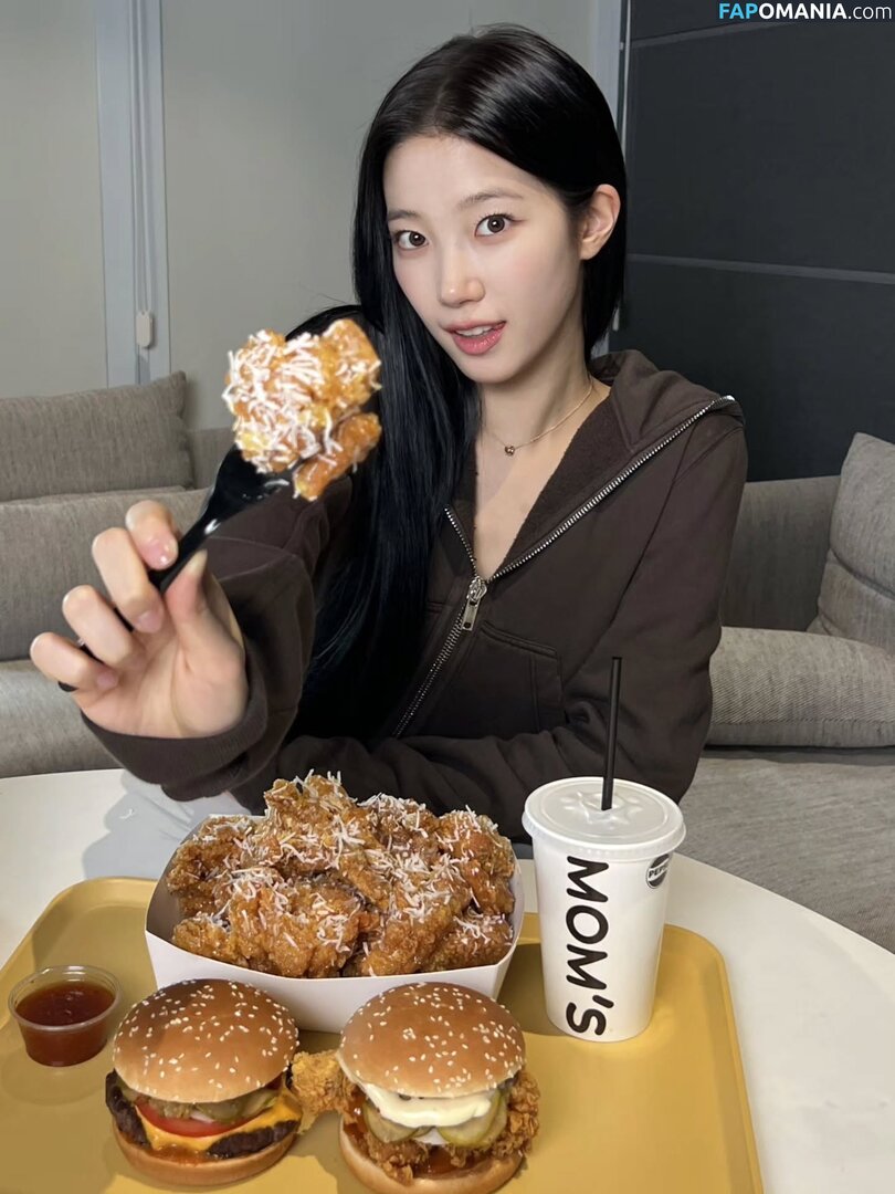 Kazuha Nakamura 中村 一葉 / LESSERAFIM / zuhazana Nahý OnlyFans  Uniklá fotka #42