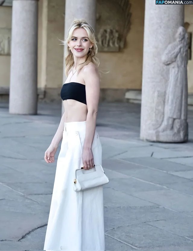 AdventuresSabrina / Kiernan Shipka / kiernanshipka Nahý OnlyFans  Uniklá fotka #92