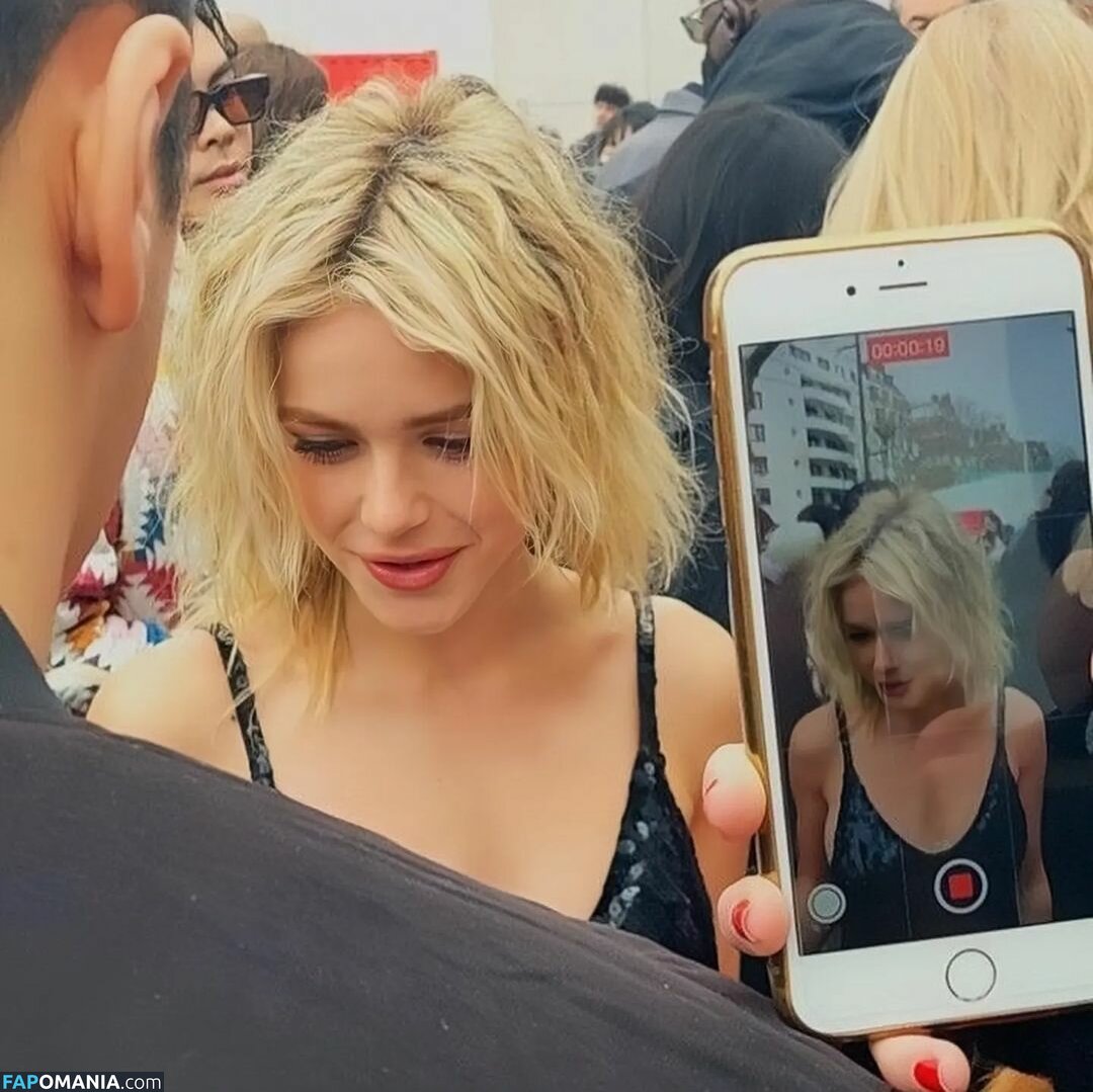 AdventuresSabrina / Kiernan Shipka / kiernanshipka Nahý OnlyFans  Uniklá fotka #496