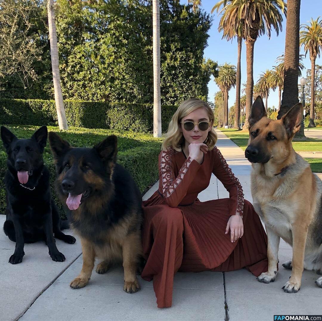AdventuresSabrina / Kiernan Shipka / kiernanshipka Nahý OnlyFans  Uniklá fotka #656