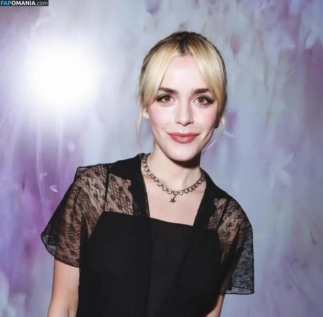 AdventuresSabrina / Kiernan Shipka / kiernanshipka Nahý OnlyFans  Uniklá fotka #869