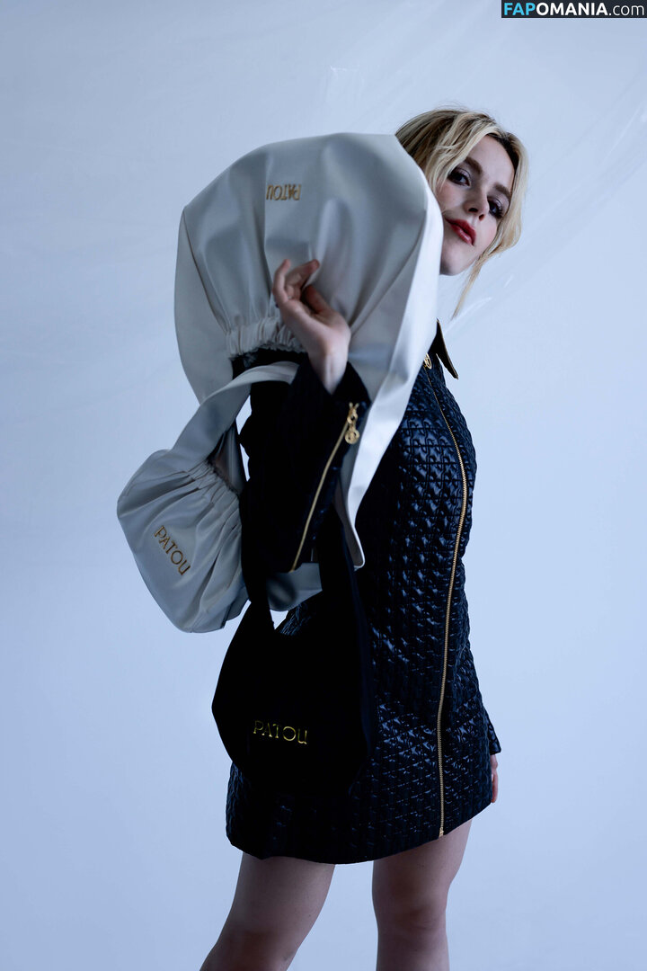 AdventuresSabrina / Kiernan Shipka / kiernanshipka Nahý OnlyFans  Uniklá fotka #1532