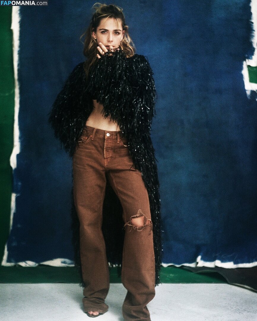 AdventuresSabrina / Kiernan Shipka / kiernanshipka Nahý OnlyFans  Uniklá fotka #1554