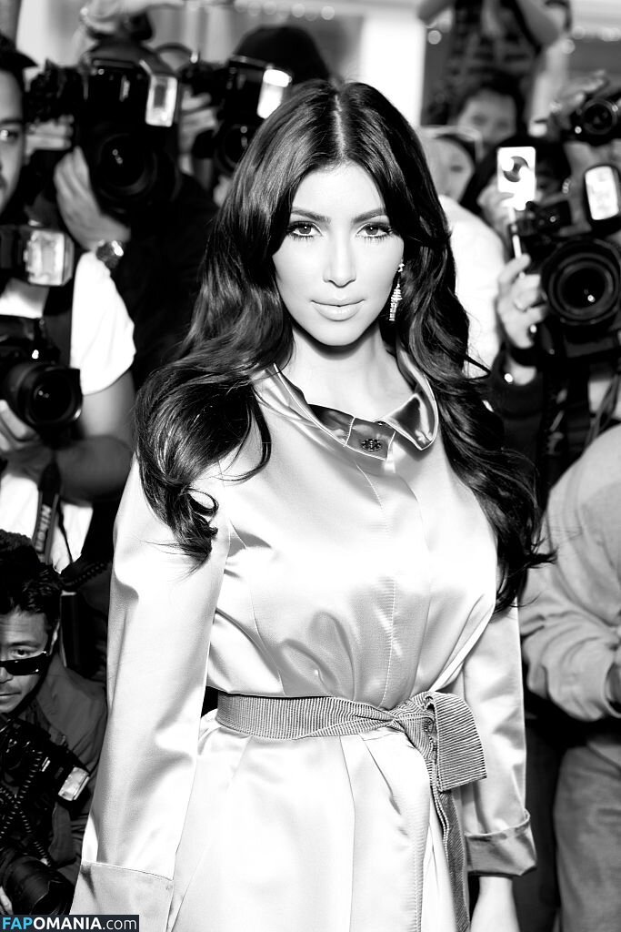 Kim Kardashian / kimkadarshian / kimkardashian Nahý OnlyFans  Uniklá fotka #53
