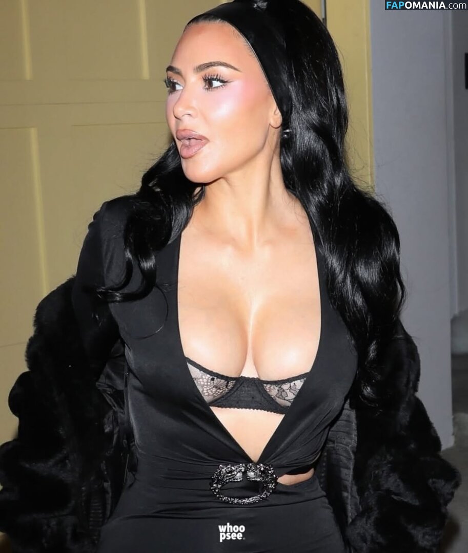 Kim Kardashian / kimkadarshian / kimkardashian Nahý OnlyFans  Uniklá fotka #62
