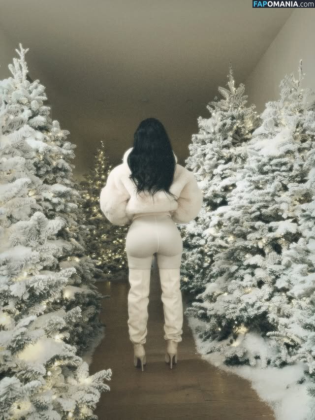 Kim Kardashian / kimkadarshian / kimkardashian Nahý OnlyFans  Uniklá fotka #68